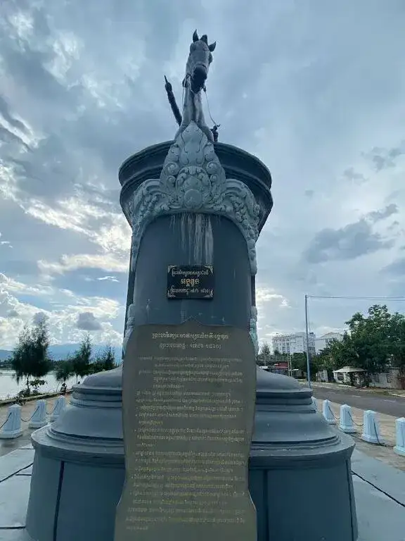 King Ang Duong Statue